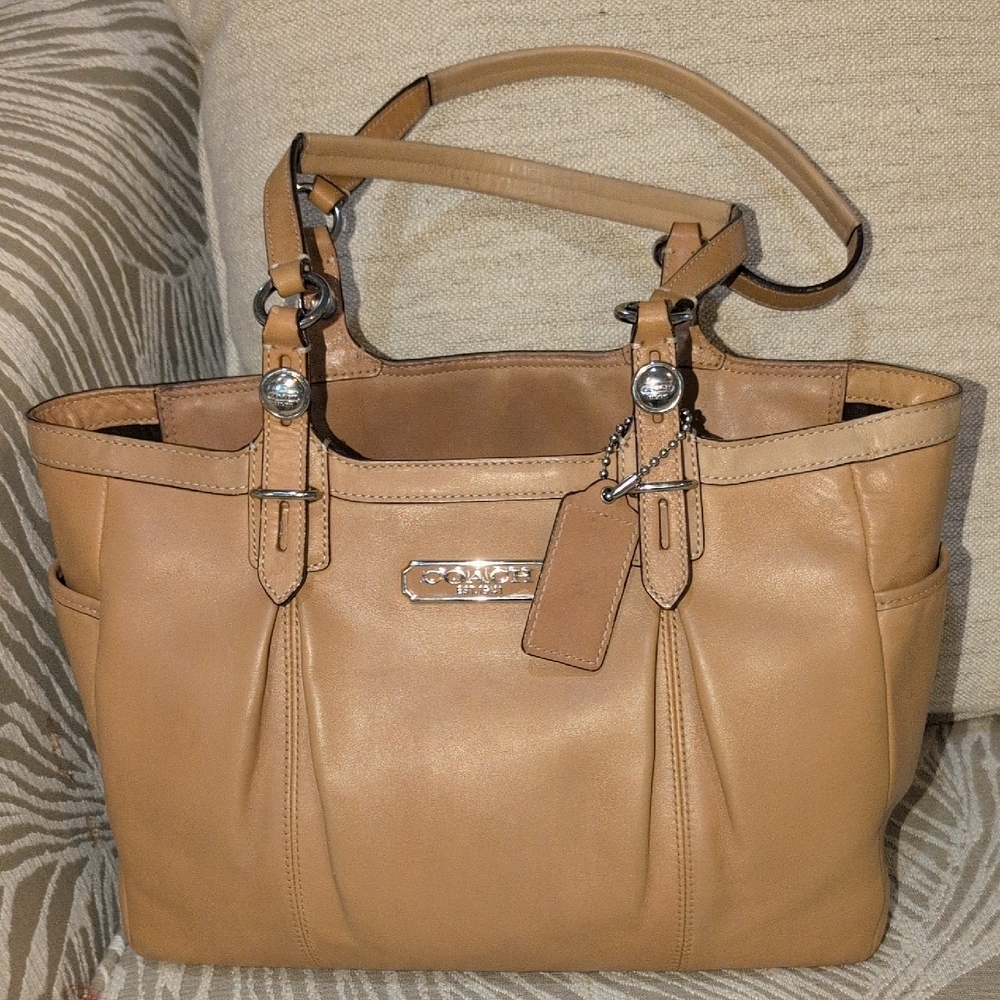 2010 Coach East/West Gallery Double Handle Leather Shoulder Bag F15147